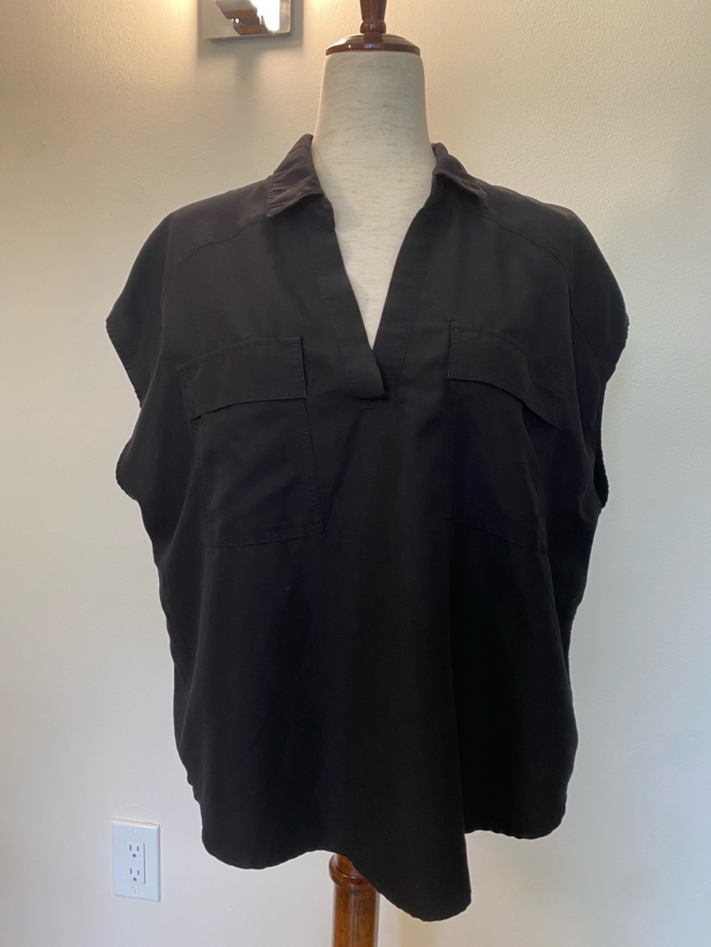 Old Navy V-neck Cap Sleeve Top size L